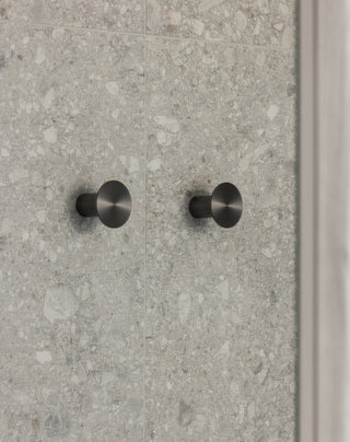 Luxe Handdoekhaak - Brushed Gunmetal PVD - Signature edition